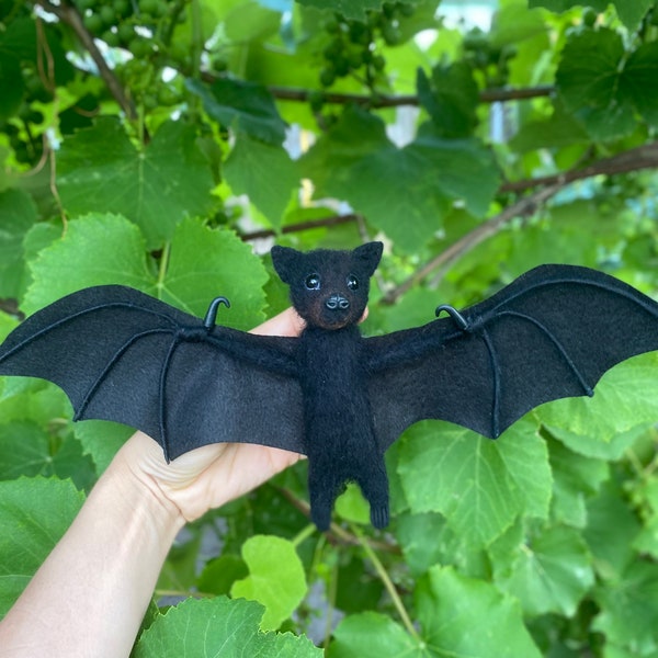 Needle felted black bat, Felted flying fox bat, vampire bat, Bat gift or decoration for Halloween