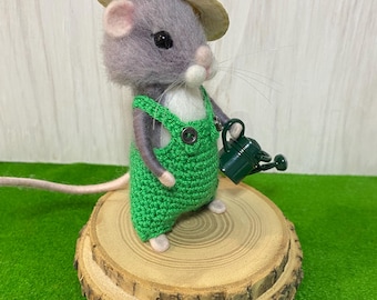 Needle Felt Mouse Gardener, Miniature Mouse Doll,  Wool Mouse Figurine, Felting toys, Gift for Her