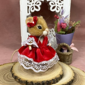 Needle felt lady mouse Felted mouse in red dress Mouse birthday gift Wool mouse Felted animal Handmade gift Feting little mouse