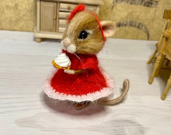 Needle Felted Mouse, Miniature Wool Mouse in Dress, Handmade Gift