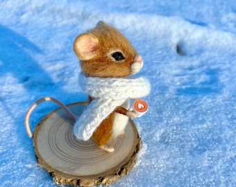 ロイヤルコペンハーゲン 063 – キャベツの上の白いネズミの置物