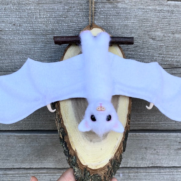 Needle felted white bat on a wooden saw cut, Realistic bat, Albino bat, Felted flying fox bat, Bat for Halloween gift or decoration