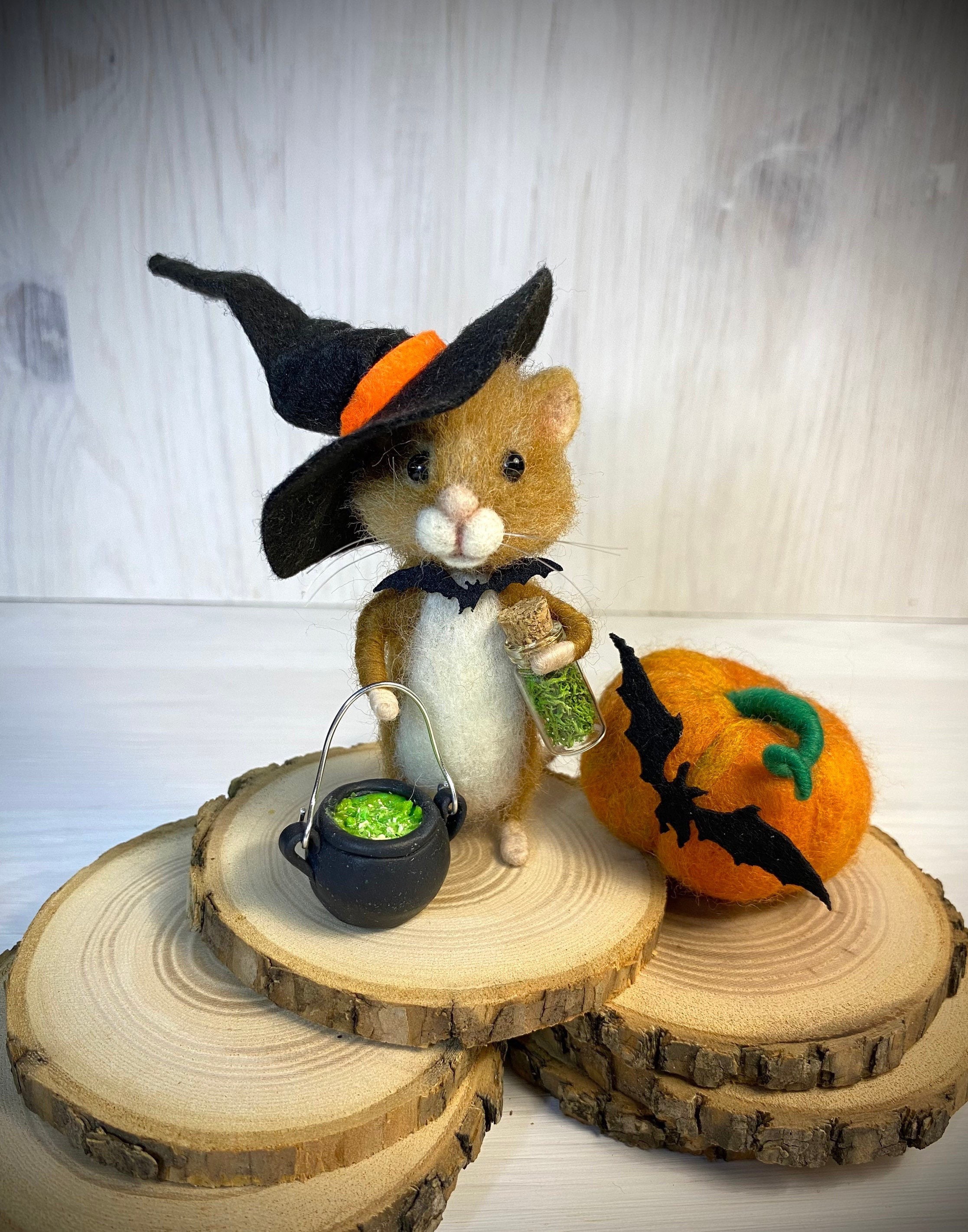 Adorable Souris Citrouille D'Halloween Avec Chapeau De Sorcière