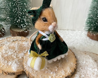 Needle felt lady mouse, miniature mouse in green dress, handmade gift, needle felt animal, wool mouse, needle felting cute mouse, felt mice