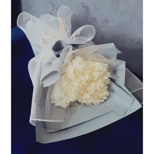 Preserved White Hydrangea Handheld Bouquet | White Hydrangea Dried In Bouquet | Forever Flowers | Gift For Her | Mother&#39;s Day | Christmas