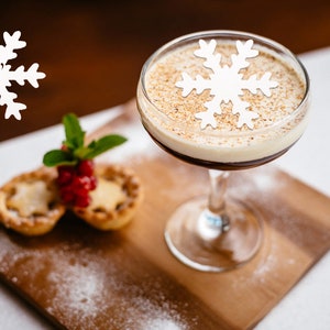 Christmas Snowflake Edible Drinks Toppers, Festive 12 Pack, Perfect for Holiday Cocktails, Unique Christmas Party Favours