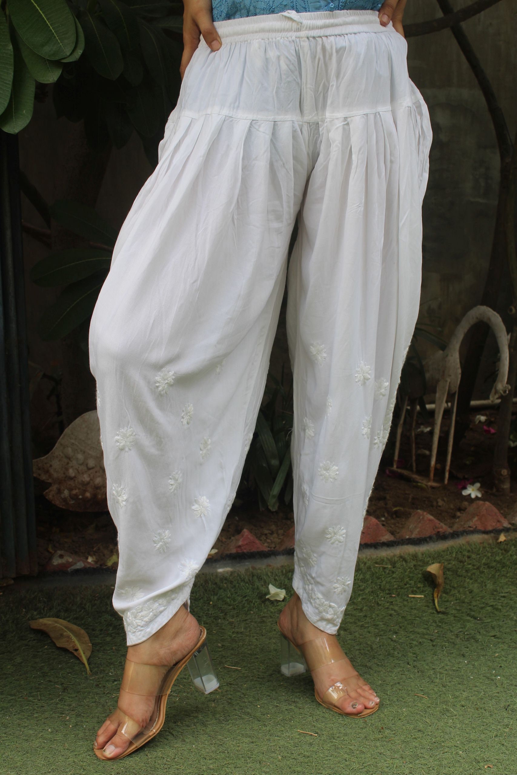 White Lace Capri Pants – Tillett's