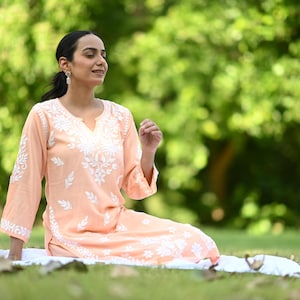 Chikankari Straight Kurta Set, conjunto de cordón Chikankari para mujer, conjunto de cordón chikankari de rayón, trabajo de suerte, conjunto de palazzo chikankari kurta de melocotón