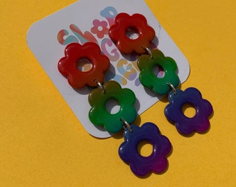 Boucles d'oreilles pendantes fleurs ombrées / Boucles d'oreilles en pâte polymère / Boucles d'oreilles faites main / Boucles d'oreilles arc-en-ciel