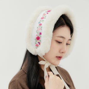 Korean Royal Bolkki – Ivory Hanbok Ear Warmer Scarf, Embroidered Bonnet, Faux Fur Ribbon Tie