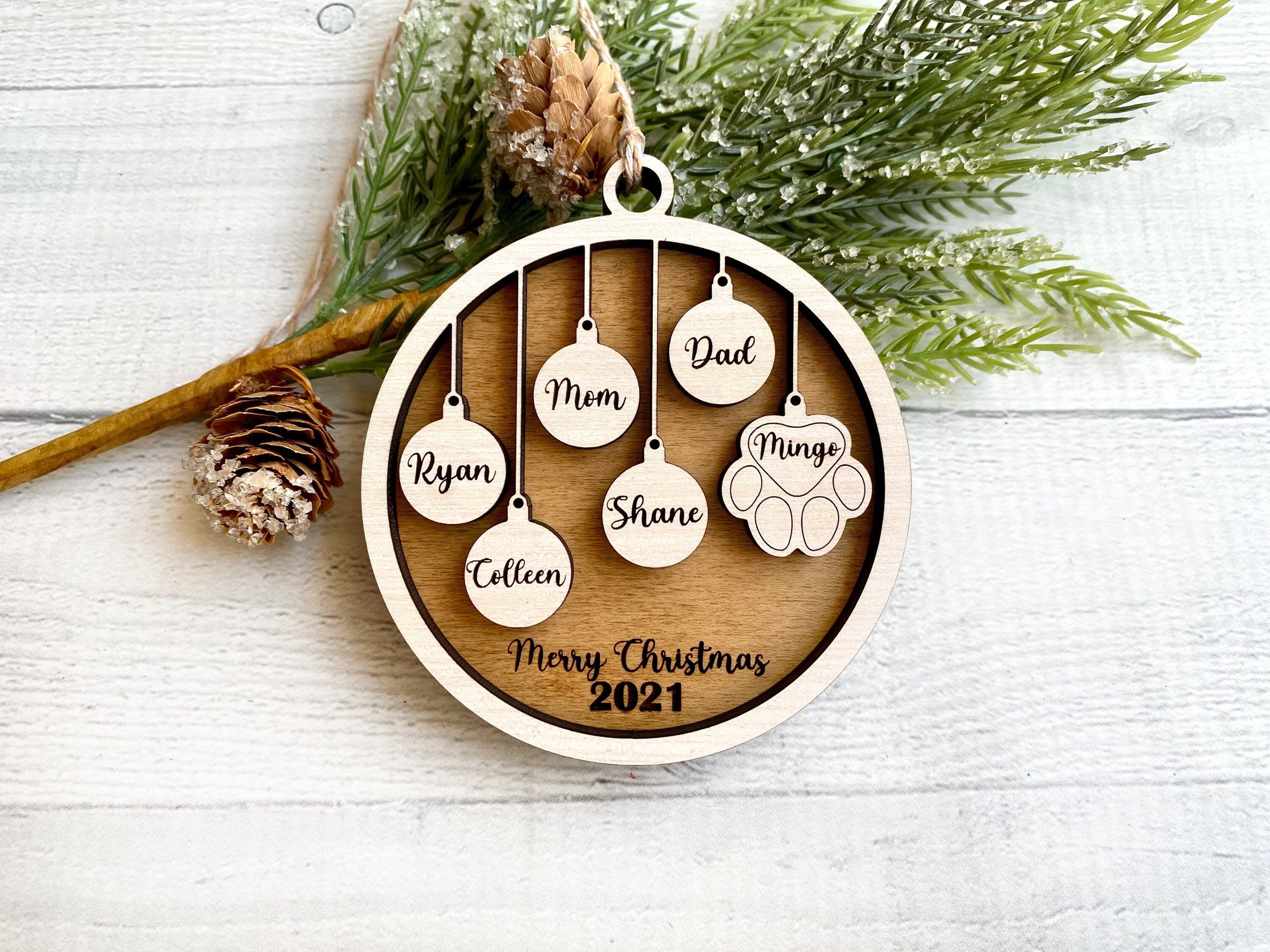 Family Christmas Ornament - Personalized Family and Pet Gift - Person…
