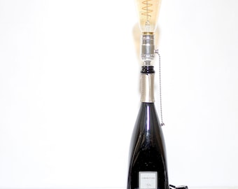 Ferghettina Saten 2017 0,75l Tischlampe, Geschenk, Upcycling, handgefertigt, Wein, Franciacorta, Designlampe, Flaschenlampe