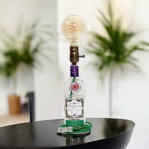 Gin Tanqueray Blackcurrant Royale 0.7l table lamp, gift, upcycling, handmade, gin, lampada design, lampada bottiglia