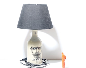 Knut Hansen 0,7l Tischlampe, Geschenk, Upcycling, handgefertigt, Gin, Designlampe, Flaschenlampe