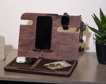 Docking station houten, Houten bureau organisator, Gepersonaliseerd cadeau voor mannen, Houten telefoonstandaard, Valet lade met gravure, Aangepaste telefoon dockstation