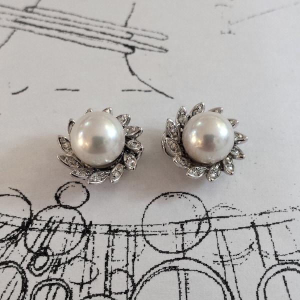 REDÓ FLORENCE 1989 – Boucles d'oreilles EDMEA, or blanc 18Kt avec diamant et perles japonaises. Fait à la main à Florence - Italie