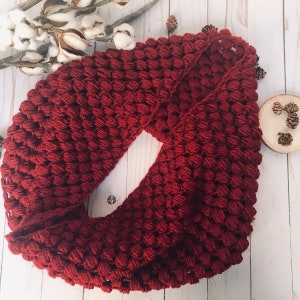 Sciarpa rossa fatta a mano, scaldacollo rosso da donna, sciarpa infinita all&#39;uncinetto, regalo fatto a mano, accessori moda invernale, sciarpa boho, cappuccio rosso