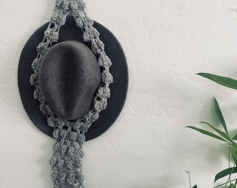 Cabide de chapéu Boho cinza, armazenamento de chapéu, porta-chapéus, arte de parede funcional, decoração de casa boho, presentes de inauguração, presente de dia das mães, porta-chapéus