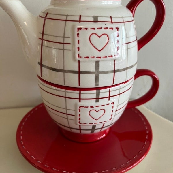 Tea for one, Amadeus, Red and White heart design