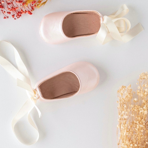 Shiny Pink Bow Mary Jane Ballerinas comme chaussures de filles, chaussures de filles de fleurs, chaussures de vacances, chaussures de fête, chaussures de mariée
