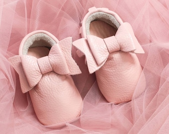 Custom Baby Girl Shoes | Bow Moccasins Shoes | Leather Crawling Shoes | Custom Shoes with Names | Soft Comfy Shoes | Baby Shower Gift