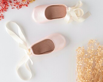 Shiny Pink Bow Mary Jane Ballerinas comme chaussures de filles, chaussures de filles de fleurs, chaussures de vacances, chaussures de fête, chaussures de mariée