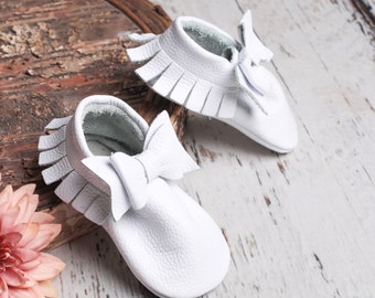 White Baby Moccasin with Bow Party Baby Shoes PERSONALIZED NAME Leather Footwear Prewalker Infant Slippers 1st Birthday Gift