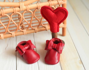 Leather Crawling Shoes Baby and Kids with Name, Baby Moccasins with Bow, Personalized Baby Walkers with Name
