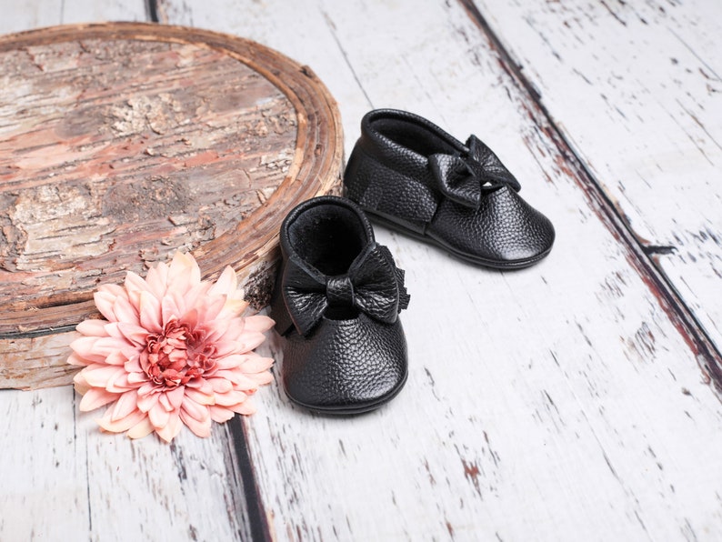 Baby Mädchen Outfits Weihnachten Baby Soft Sole Baby Mocs Kleinkind Baby booties Krippenschuh Baby Geburtstagsgeschenke Baby Mädchen Schleifen Schwarz