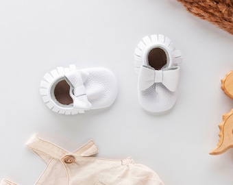 Personalized Baby Girl Shoes with Custom Name or Date Handcrafted Soft Leather Moccasins in Blush Pink Princess Newborn 1 Birthday Shoes