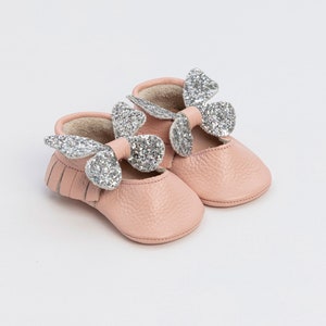 Pastell Rosa Leder Babyschuhe mit Silber Schmetterling, Weiche Sohle Babyschuhe, Kleinkind Mokassins, Krippenschuhe, Mädchen, Junge, Baby Shower Bild 5