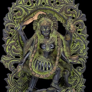 Estátua de Kali em latão, ídolo grande de Kali de 8 polegadas, figura de Kalika Shiva com acabamento antigo, deusa hindu Parvati para o tempo, destruição e poder