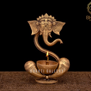 Messingöl Diya mit Ganesha, 8,5 &quot;Zoll große Messing abstrakte Ganesh Diya für Zuhause Tempel Dekor, One Wick Öl Diya Lampe, Deepawali Puja Öllampe