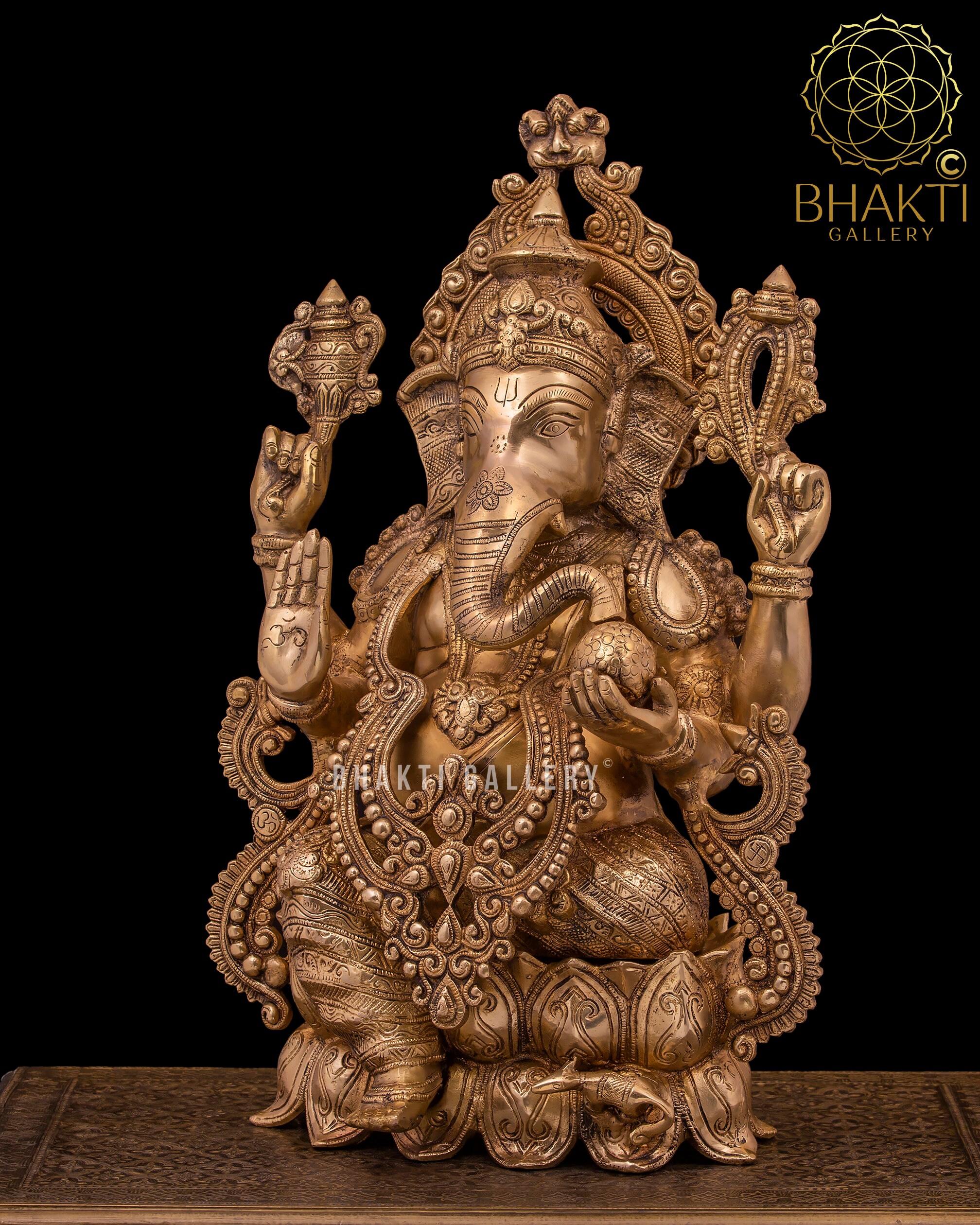 真鍮製 ガネーシャ像 約21㎝ 石細工が施された真鍮製の大型ガネーシャ像 - 21インチの