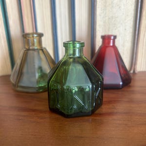 Vintage Wheaton Miniatur-Glasflasche | Grüne Tinte, Rubinrot oder Olivgrün | Hergestellt in den USA | Sammlerstück aus der Mitte des 20. Jahrhunderts | Mini-Glasflasche
