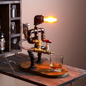 Regalo per la festa del papà, lampada da notte a forma di robot pompiere steampunk, distributore di liquori, whisky e vino, regalo per pompiere per lui, regalo di anniversario per uomo