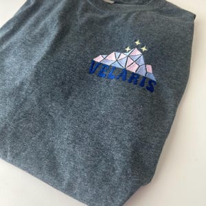 Velaris Acotar Een op het Hof van doornen en rozen geïnspireerd geborduurd T-shirt, ronde hals of hoodie