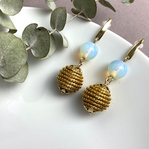 Earrings gold grass moonstone Capim Dourado blue light blue shimmering Capim Dourado transparent natural material particularly individual