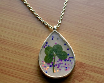 Four Leaf Clover Necklace - Genuine Lucky Clover Pendant in Resin - Gold Jewelry