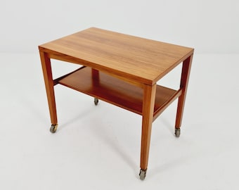 Carrito bar alemán vintage de mediados de siglo en nogal, de Wilhelm Renz, década de 1960.