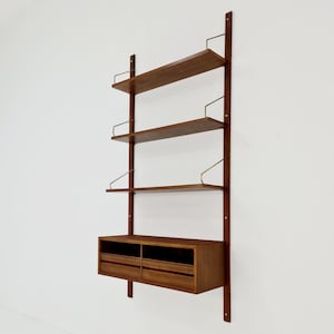 Midcentury Danish walnut Wall-Mounted Shelving Unit, by Royal for Poul Cadovius, 1960s Bild 1