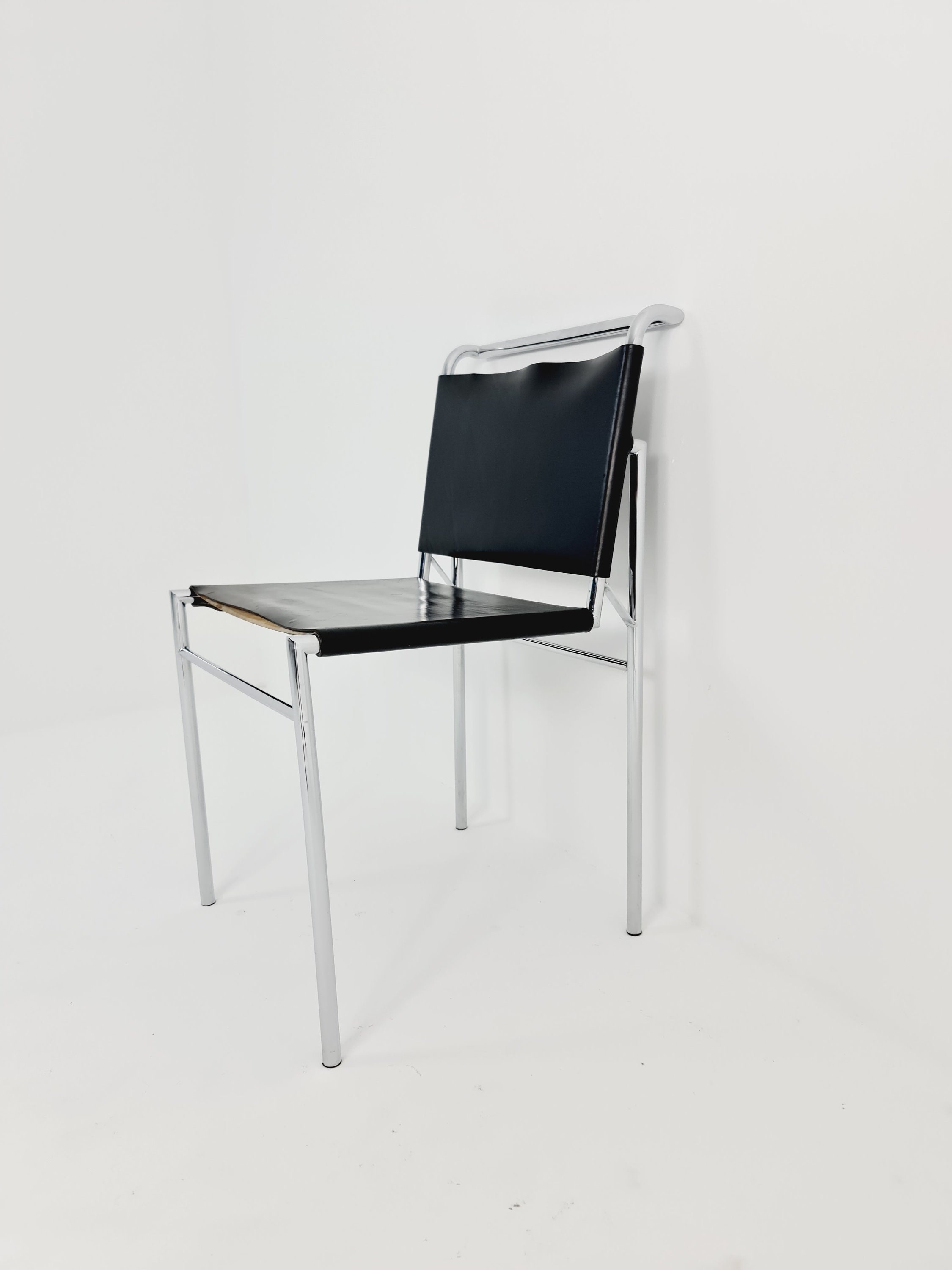 Eileen Gray ROQUEBRUNE chair ① eileen-gray-roquebrune-
