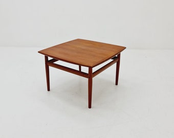 Danish square teak coffee table by Grete Jalk for Glostrup Møbelfabrik, 1960s