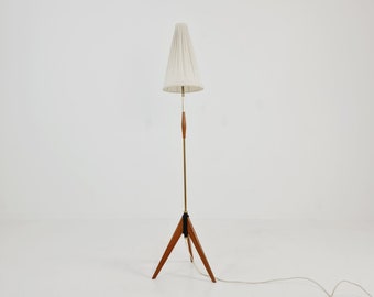 Lampe à bras flexible trépied vintage en laiton et teck scandinave par Örsjö Armatur, 1960