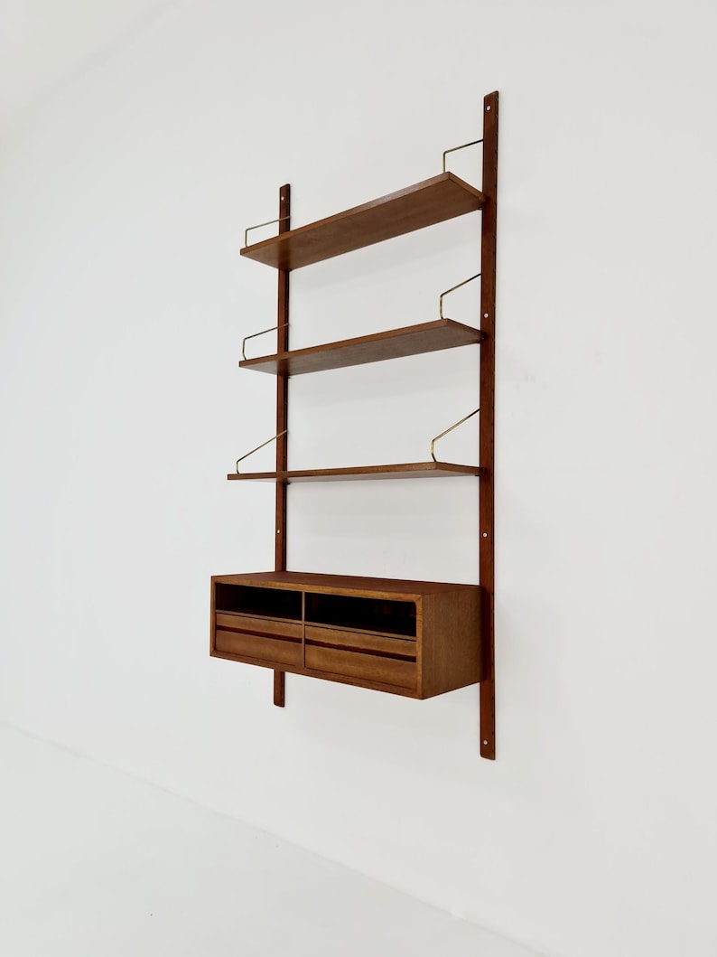 Midcentury Danish walnut Wall-Mounted Shelving Unit, by Royal for Poul Cadovius, 1960s Bild 1