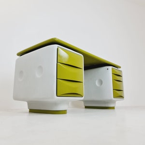 1 of 1 limited Edition Space age Ernest Igl for Wilhelm Werndl Directors Igl-Jet Writing Desk in Fiberglass, 1970s