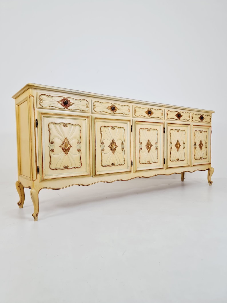 Super rare antique French Giant Venetian white lacquered sideboard Louis XIV image 3