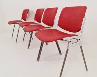 1 des 2 chaises italiennes de l'ère spatiale par Giancarlo Piretti pour Castelli, années 1970