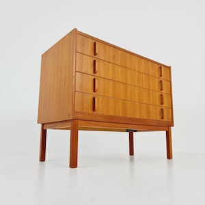 Midcentury Swedish chest of drawers / 4 drawers cabinet by Bertil Fridhagen for Bodafors, 1960s image 9