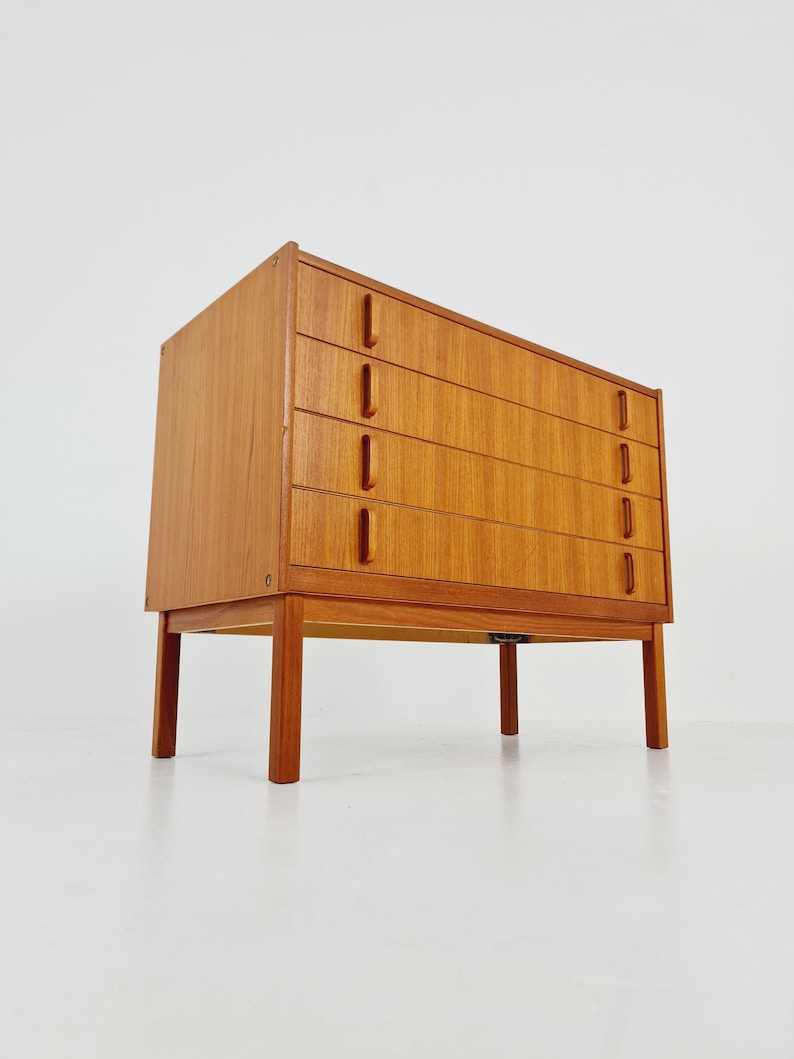 Midcentury Swedish chest of drawers / 4 drawers cabinet by Bertil Fridhagen for Bodafors, 1960s image 9